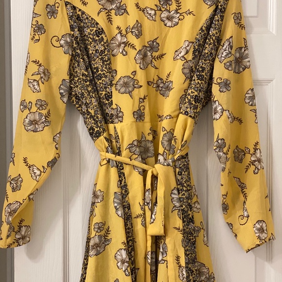 BrandNew Xihilaration Yellow Floral Mini Dress! - Picture 3 of 5